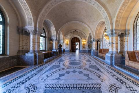 View of the corridor in the Peace Palace