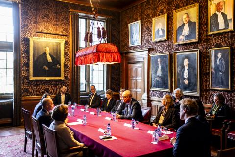 Exchange of views between Mr Bovenschulte, his  delegation, the Registrar of the Court and Members of the registry , in the Red Room of the Peace Palace